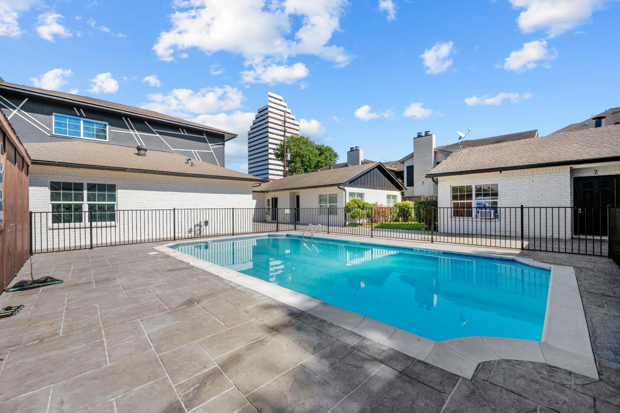 Spacious 1Br Galleria Apt With Pool & Free Park Houston Buitenkant foto